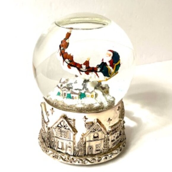 Wallace 2002 Musical Christmas Waterglobe in silverplate, 6.5” tall - Picture 1 of 7